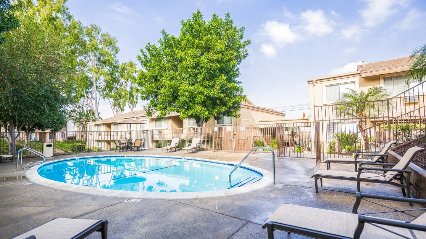 Las Colinas Apartments